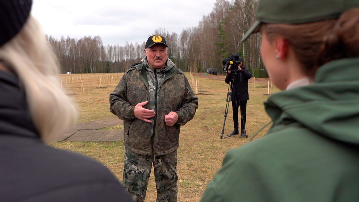 «Даже реагировать не хочу». Что Лукашенко ответил тем, кто считает субботники нарушением трудового законодательства?