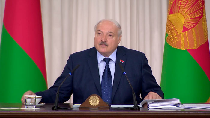 Лукашенко: думаете, Польша просто так давит Украину? Уже из-за океана отмашку дали – надо сливать Зеленского