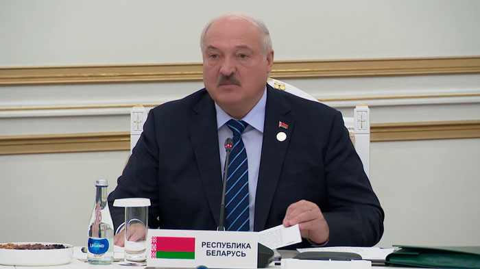 Лукашенко: сейчас время критичнее оценить ситуацию в СНГ – нам не следует прятать голову в песок