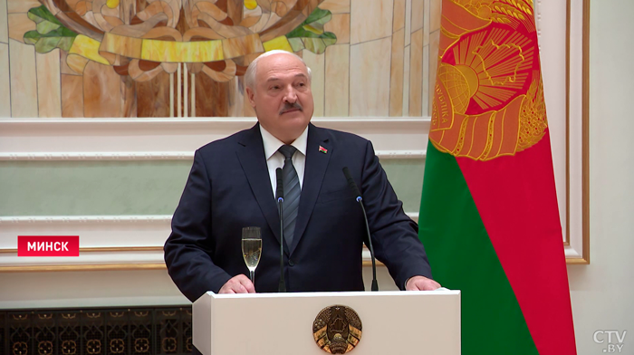 Лукашенко – выпускникам военных вузов: «Жизнь преподносит и в воздухе, и на земле нам всё новые и новые уроки»-4