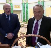 «Шикарные продукты». Александр Лукашенко и Нурсултан Назарбаев обменялись подарками