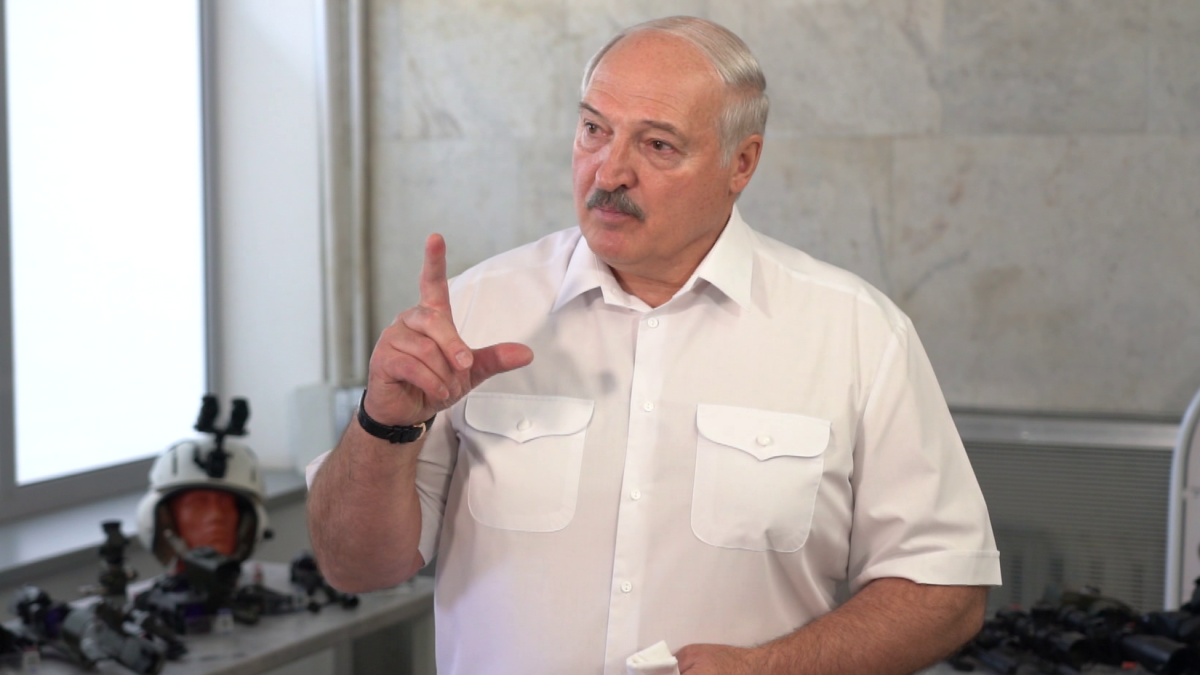 «Вот почему я болтаюсь по стране». Лукашенко назвал причину регулярных рабочих поездок по Беларуси