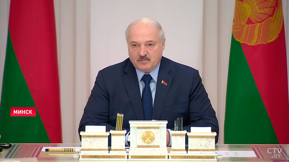 Лукашенко о беженцах: мы готовы посадить всех в самолёты, которые отвезут их обратно домой, но никто возвращаться не хочет-4
