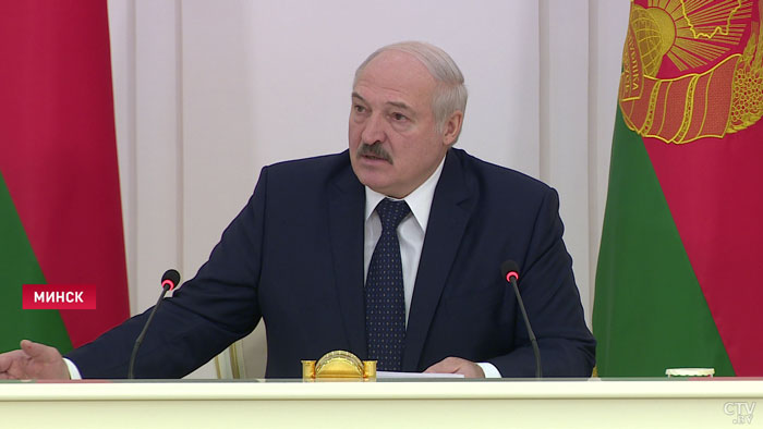 Александр Лукашенко: «Кто сказал, что холодильник и стиральная машина не являются значимыми для населения товарами?»-4