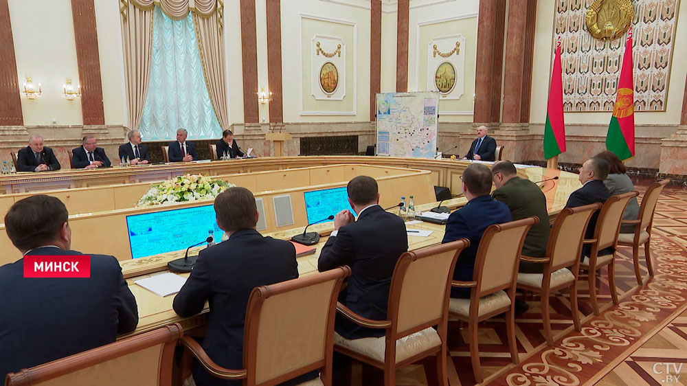 Президент Беларуси: я убедительно всех прошу: чрезвычайщины никакой сейчас, живите обычной жизнью-1