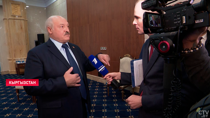 «Нас удовлетворяет состояние расчётов в российских рублях». Лукашенко об исчезновении евро из корзины валют-4