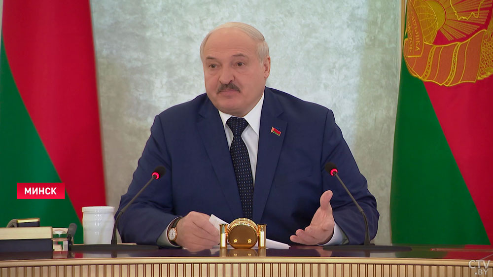 Лукашенко: пришло время усилить Конституцию положениями, которые будут обеспечивать развитие Беларуси в условиях новых вызовов-7 Лукашенко: пришло время усилить Конституцию положениями, которые будут обеспечивать развитие Беларуси в условиях новых вызовов-7