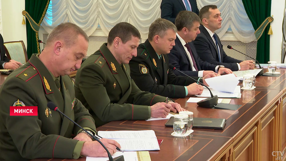 Лукашенко: пришло время усилить Конституцию положениями, которые будут обеспечивать развитие Беларуси в условиях новых вызовов-4 Лукашенко: пришло время усилить Конституцию положениями, которые будут обеспечивать развитие Беларуси в условиях новых вызовов-4