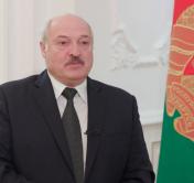 Лукашенко о беженцах: люди по вашему призыву едут, хотят к вам через Беларусь попасть, к нам прилетают абсолютно законно