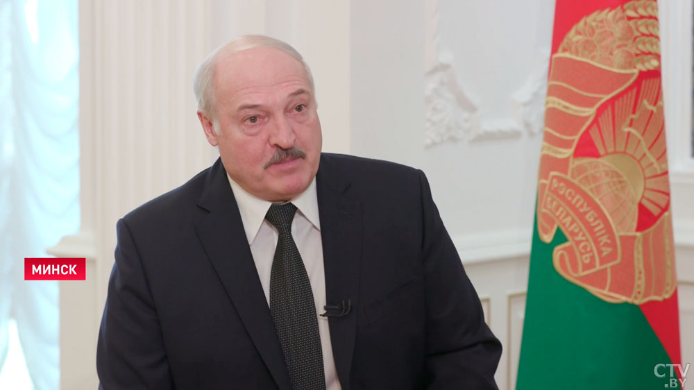 Лукашенко о беженцах: люди по вашему призыву едут, хотят к вам через Беларусь попасть, к нам прилетают абсолютно законно-1