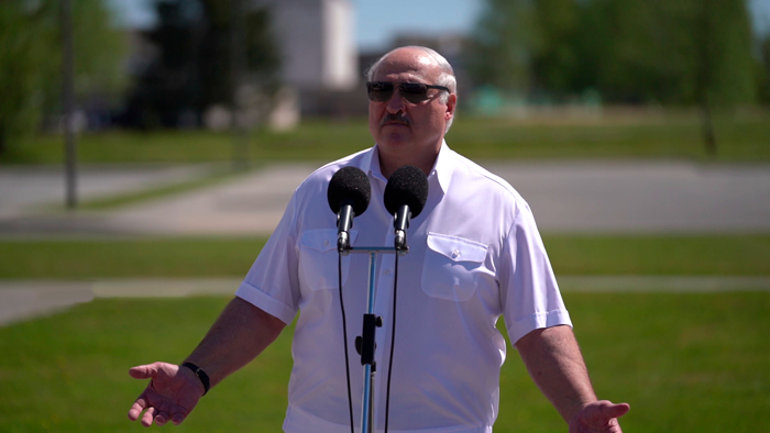 Лукашенко о выпускных: ты побогаче – лимузин заказал. Это отвратительно – надо взять это на контроль! Лукашенко о выпускных: ты побогаче – лимузин заказал. Это отвратительно – надо взять это на контроль!