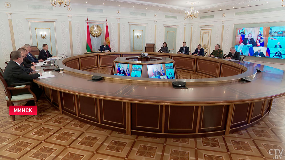 Не размазывать деньги по газетам и Telegram-каналам. Лукашенко предложил создать медиахолдинг СГ-1