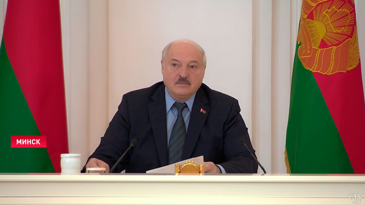 Лукашенко: любые меры, чтобы деньги, которые положены детям, были у детей, а не у алкашей-1