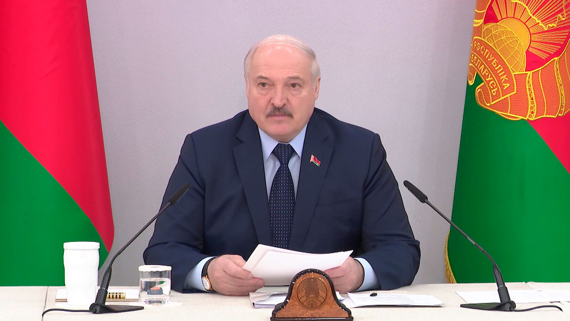 «Есть факты задержек зарплаты». Президент о проблемах агропромышленных объединений Витебской области