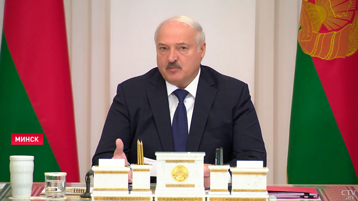 «Просто надо упираться и работать». Лукашенко рассказал, как решать проблему с прохождением платежей-4