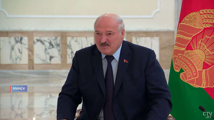 Лукашенко: не дай бог будет развязана агрессия, российские войска будут вплетены в состав белорусской армии!-4