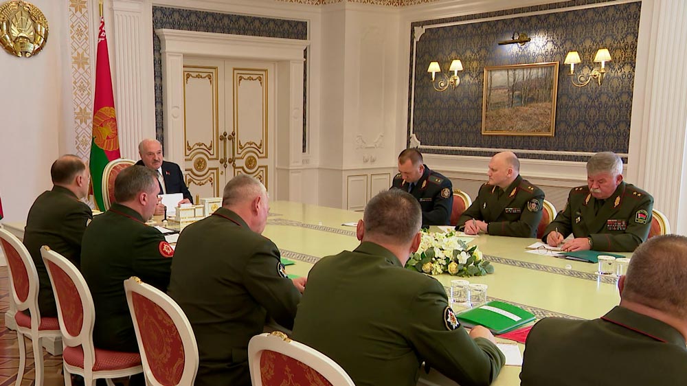Лукашенко: Польша ну просто трепещет, просит американцев немедленно завезти ядерное оружие