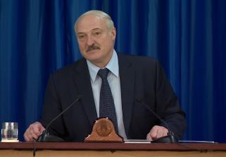 Президент Беларуси: «Жильё будем строить только для военных и многодетных»