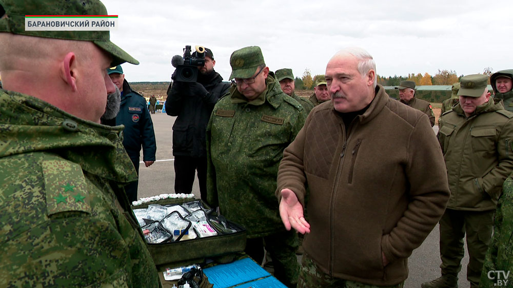 Лукашенко: индивидуальная аптечка должна быть не хуже натовской. Делайте как лучше-1 Лукашенко: индивидуальная аптечка должна быть не хуже натовской. Делайте как лучше-1