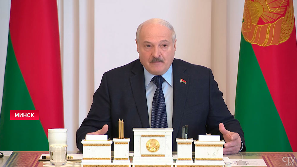 «Давайте взвесим за и против». Лукашенко о возможности блокировки в Беларуси YouTube и соцсетей-4