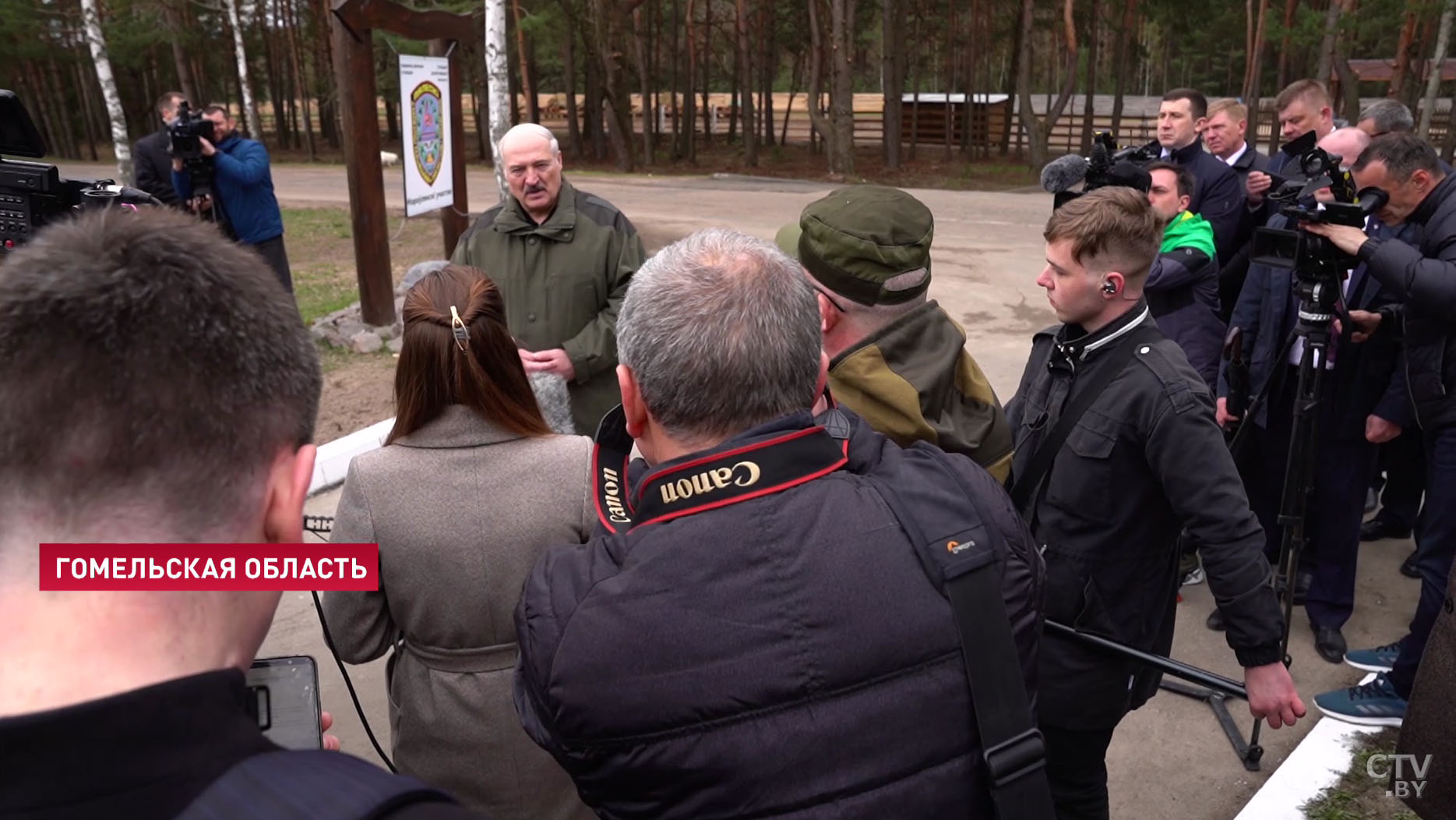 Президент Беларуси о встрече в Москве: «Мы договорились, что не надо нам друг друга трясти, не то за шиворот, не то за грудь брать и трясти»-10