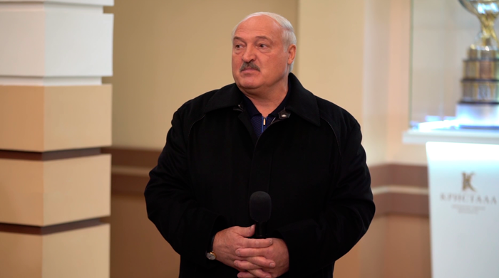 Лукашенко: самое красивое, я считаю, в мире – это женщина, а украшают женщину бриллианты