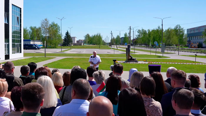 Лукашенко – жителям Костюковичского района: «Спасибо за то, что вы настоящие! Нутром чую, что вы настоящие»