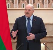 Лукашенко: «Если кто-то ошалел и бегает за курсом рубля – это их право, мы же выбрали такую экономику»