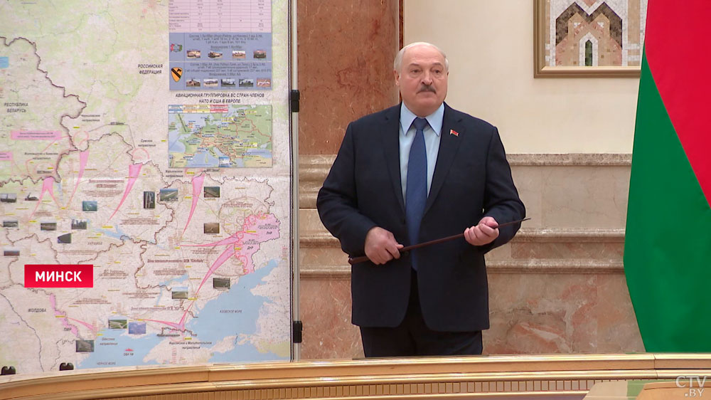 «Это фейки, их специально формируют». Президент Беларуси раскрыл предпосылки ситуации в Украине-1