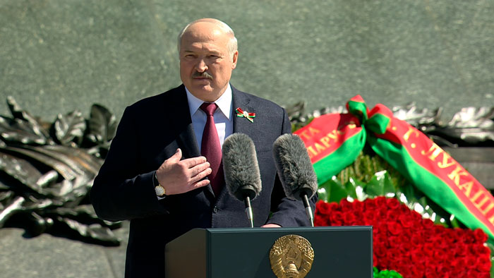 Лукашенко: «Оставьте нас в покое. Не трогайте нашу святую землю. Слишком глубоко она пропитана кровью предков»