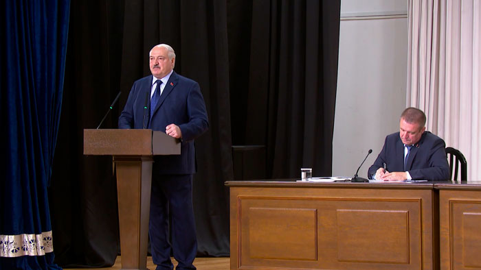 Лукашенко – чиновникам: «Если мы не сработаем, толку не будет. Что вам не хватает, вы скажите?»