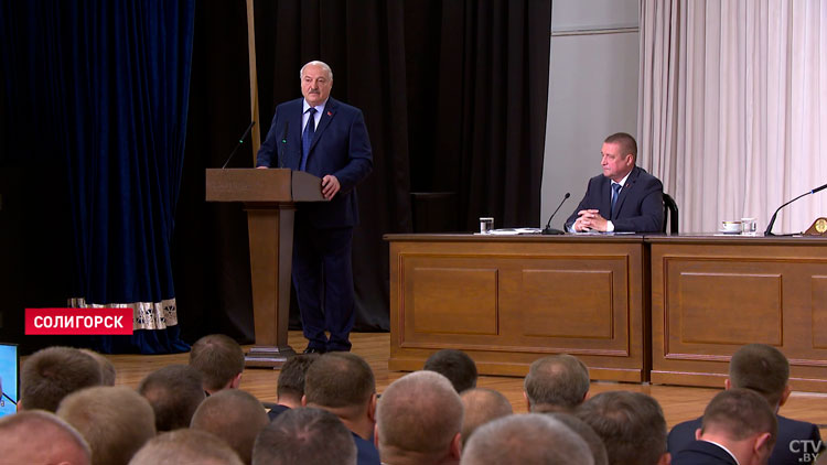 Лукашенко – чиновникам: «Если мы не сработаем, толку не будет. Что вам не хватает, вы скажите?»-1 Лукашенко – чиновникам: «Если мы не сработаем, толку не будет. Что вам не хватает, вы скажите?»-1
