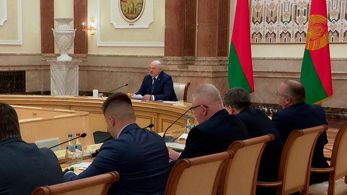 Лукашенко – руководителям вузов: если вы трудоустраиваете вчерашних шатателей режима, что мне думать о вас?
