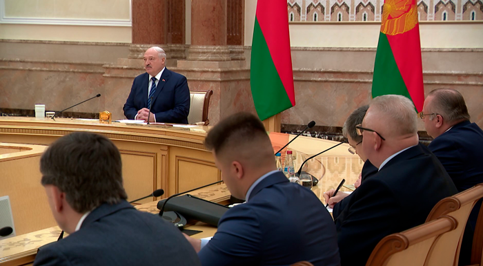 Лукашенко: «В начале 90-х мы сделали невозможное, чтобы сохранить научные школы и компетенции»