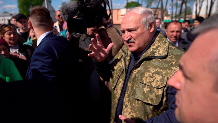 Лукашенко: шальных там хватает, но это не значит, что кто-то собирается к нам войной идти