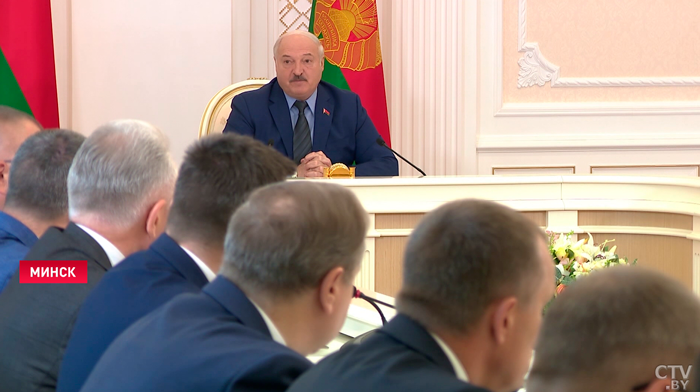 Лукашенко о законодательстве: «Мы умеем любой вопрос размазать – по столу или по всей стране»-1 Лукашенко о законодательстве: «Мы умеем любой вопрос размазать – по столу или по всей стране»-1