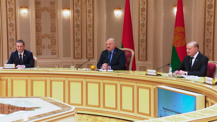 Лукашенко – губернатору Омской области: сам Бог нам велел работать в сфере АПК!