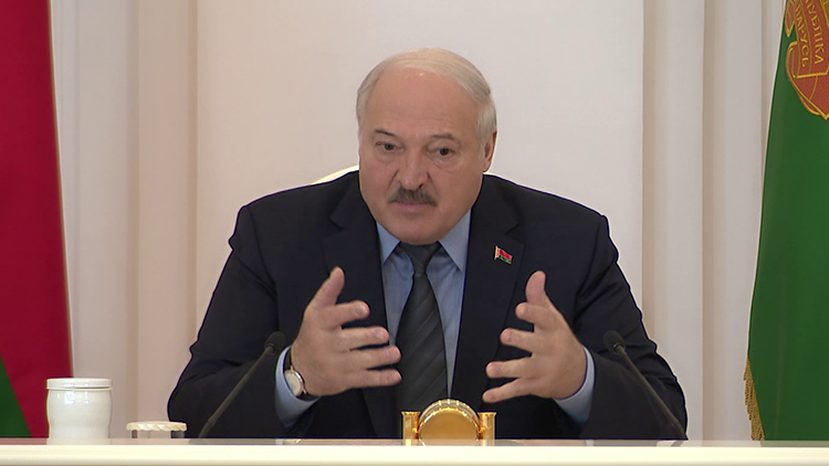 «Им деток нечем кормить!» Лукашенко пообещал помочь Зимбабве с молоком