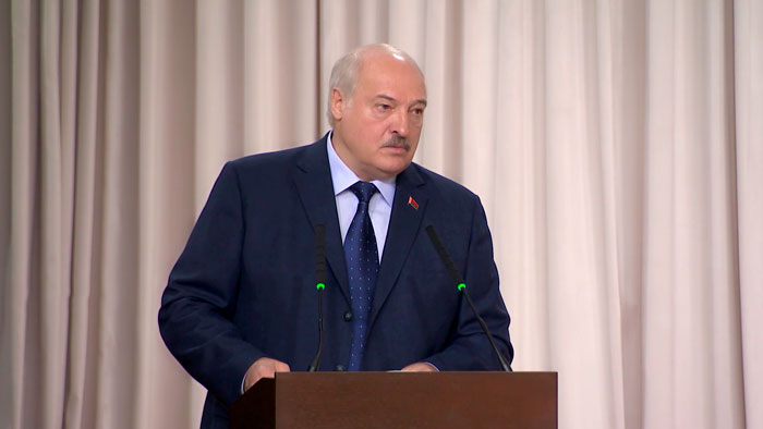 «Разукомплектую весь состав ваш». Лукашенко приказал чиновникам доукомплектовать все фермы