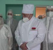 «Воочию выглядите намного лучше, чем по телевизору». Александр Лукашенко пообщался с пациентами могилёвской больницы