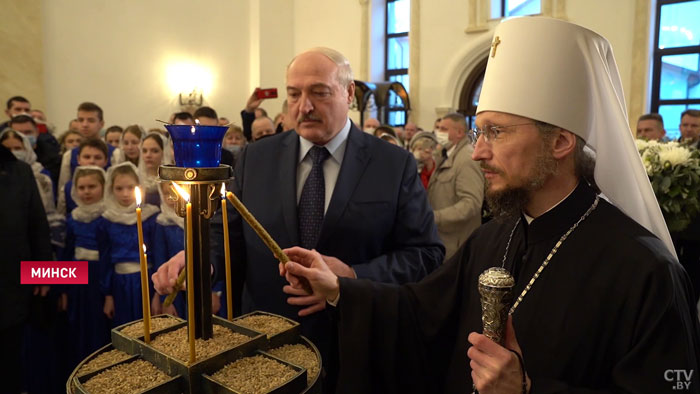 Каждое слово в этот день обретает особый смысл. Президент в светлый праздник Рождества посетил храм в Минске-7