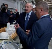 Александру Лукашенко подарили сертификат на двушку, и вот что он ответил