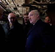 Александр Лукашенко на мотовелозаводе: здесь люди при нуле или при -10 горбатятся. Надо срочно привести в порядок