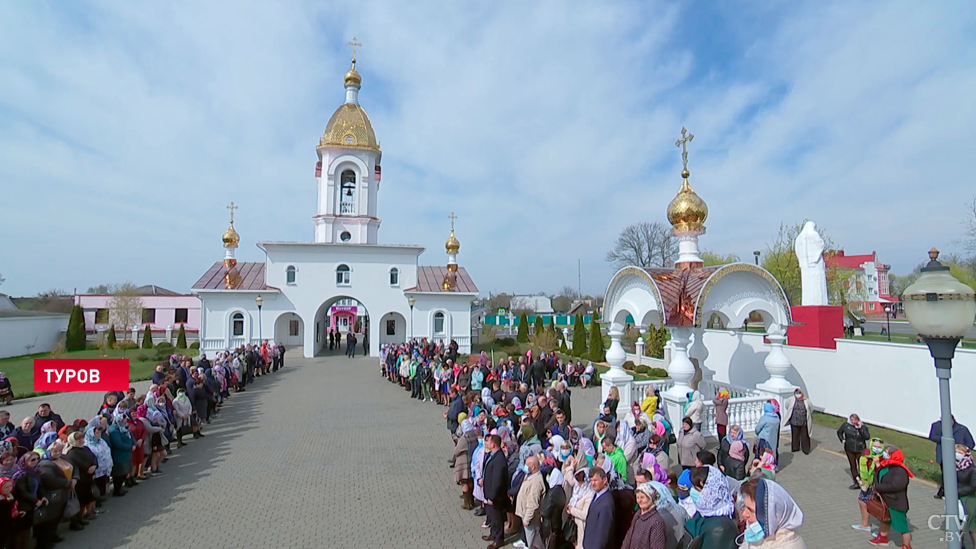 Прихожане в праздник Пасхи в Турове: «Для нас сегодня вдвойне приятно, что нашу святую землю посещает наш Президент»-1