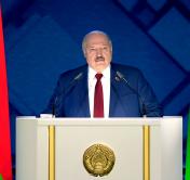 «Здесь будут сотни тысяч российских войск». Александр Лукашенко рассказал, когда в Беларуси может быть война 