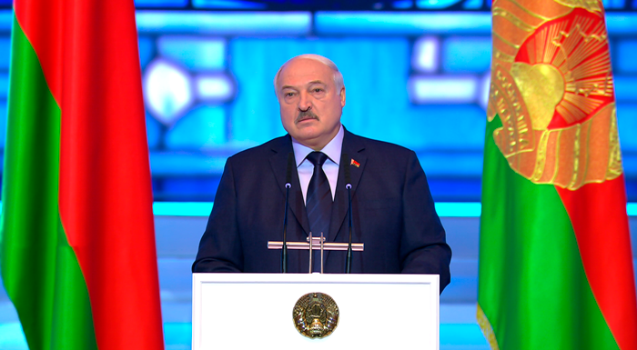 Лукашенко: «Беглые гвалтом кричат про «заняпад» духовности и культуры. Никакого «заняпада» не будет!»