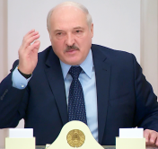 Александр Лукашенко об Алексее Навальном: если кто-то решил бороться против сильных мира сего, надо быть самому кристально чистым