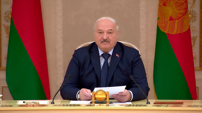 Лукашенко: в Алтайском крае наша пассажирская техника широко представлена и уже зарекомендовала себя
