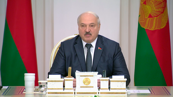 Лукашенко: цена перелётов для наших людей должна быть не запредельной, чего бы нам это ни стоило Лукашенко: цена перелётов для наших людей должна быть не запредельной, чего бы нам это ни стоило