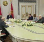 Александр Лукашенко: я коронавирус этот называю не иначе как психозом, и от этого никогда не откажусь